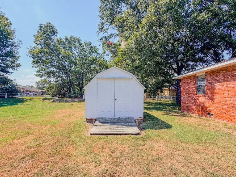 1121 W 4th Street Tahlequah, OK 74464