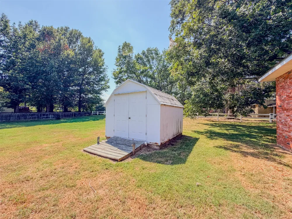 1121 W 4th Street Tahlequah, OK 74464