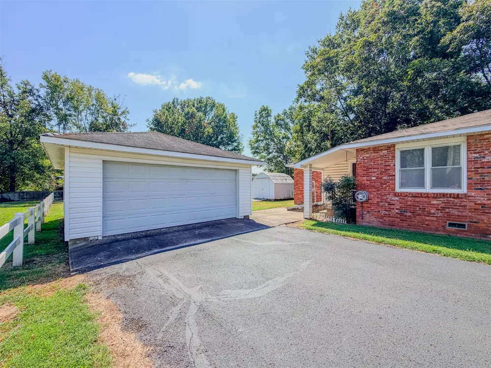 1121 W 4th Street Tahlequah, OK 74464
