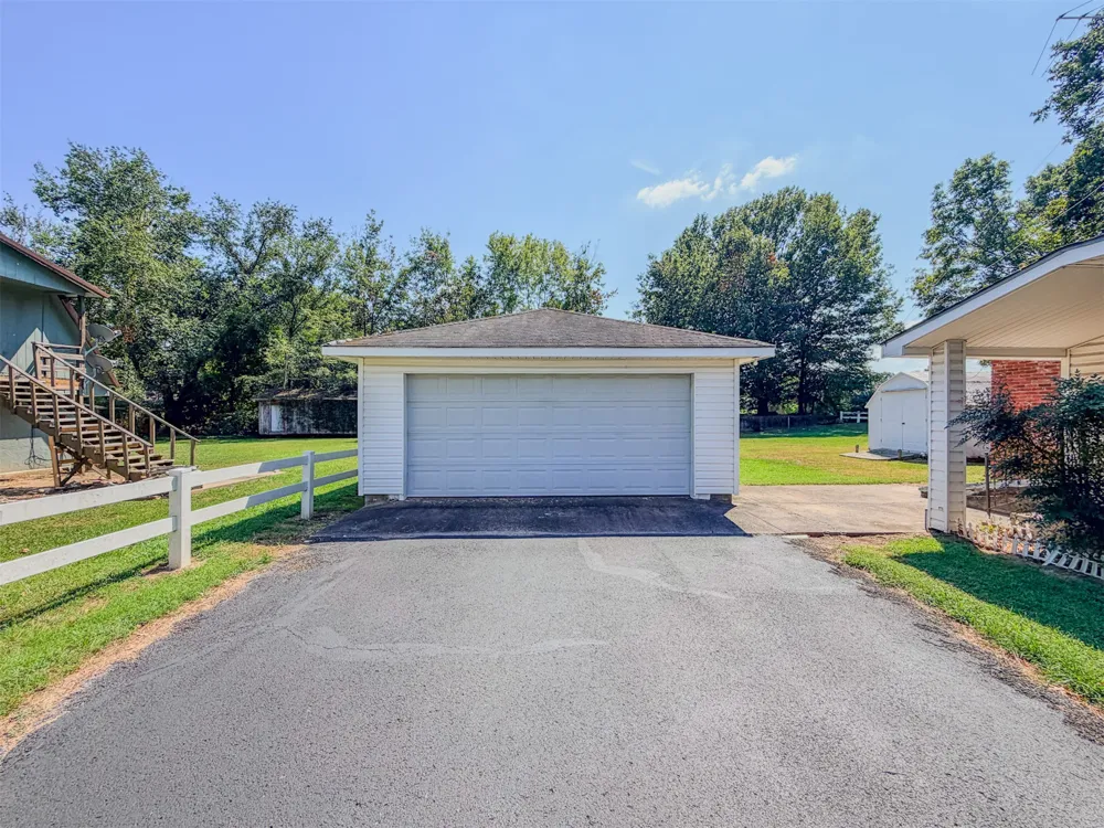 1121 W 4th Street Tahlequah, OK 74464