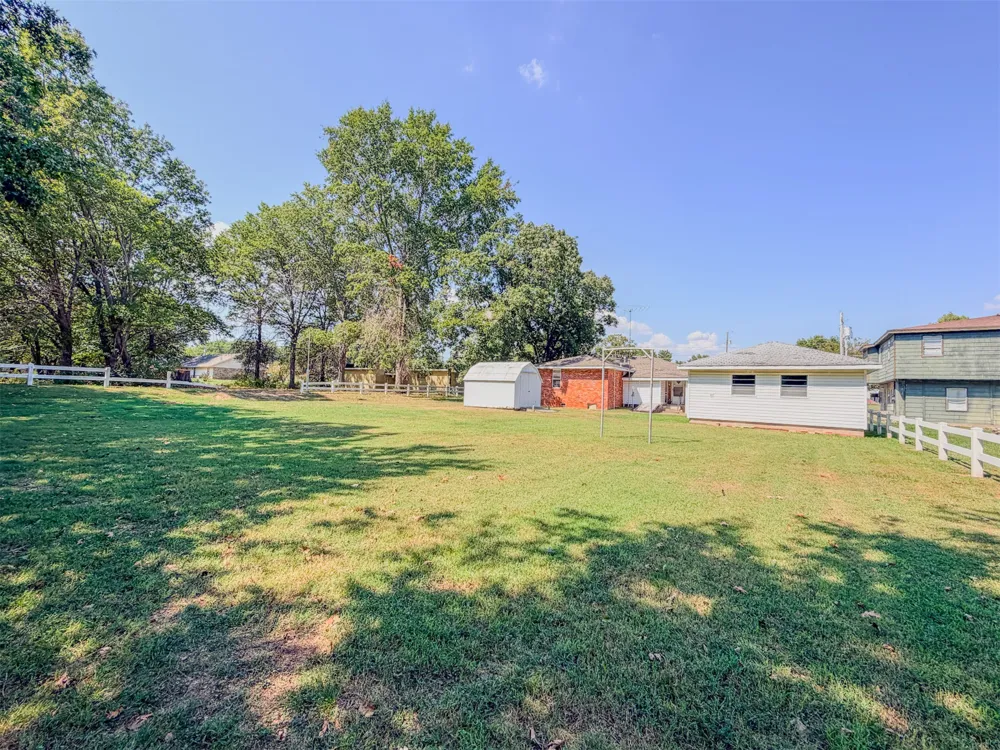 1121 W 4th Street Tahlequah, OK 74464