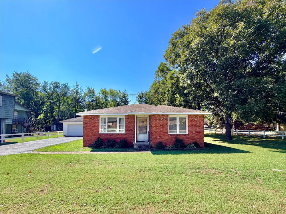 1121 W 4th Street Tahlequah, OK 74464