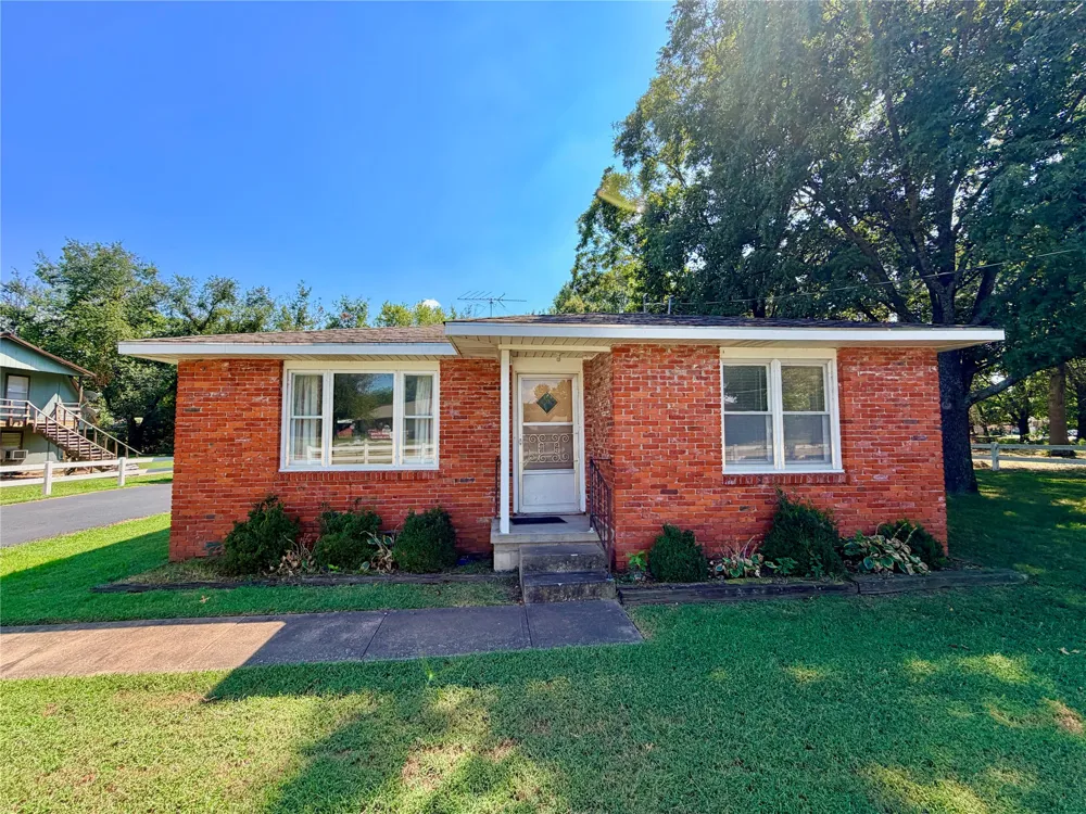 1121 W 4th Street Tahlequah, OK 74464