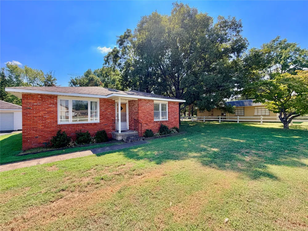 1121 W 4th Street Tahlequah, OK 74464