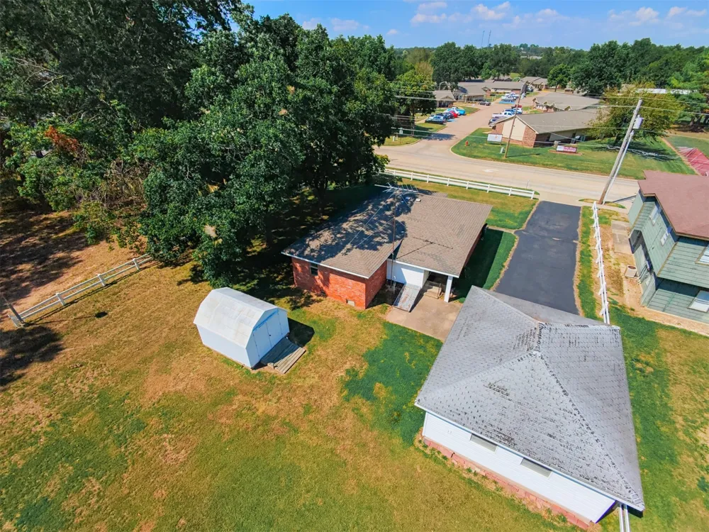 1121 W 4th Street Tahlequah, OK 74464