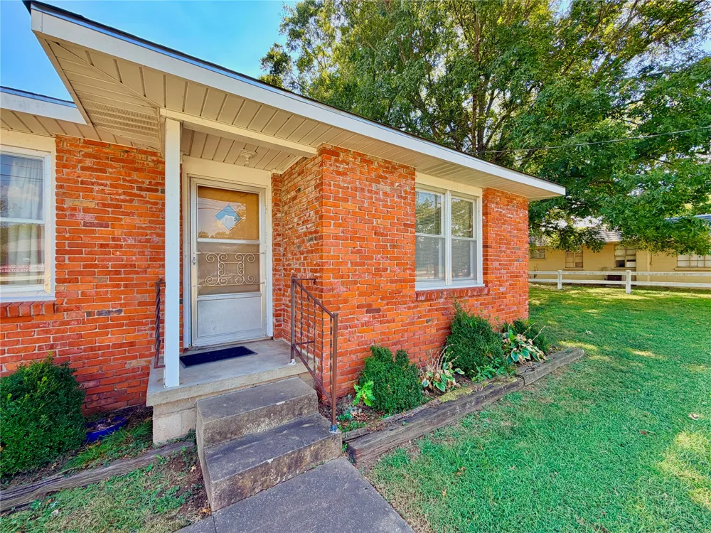 1121 W 4th Street Tahlequah, OK 74464