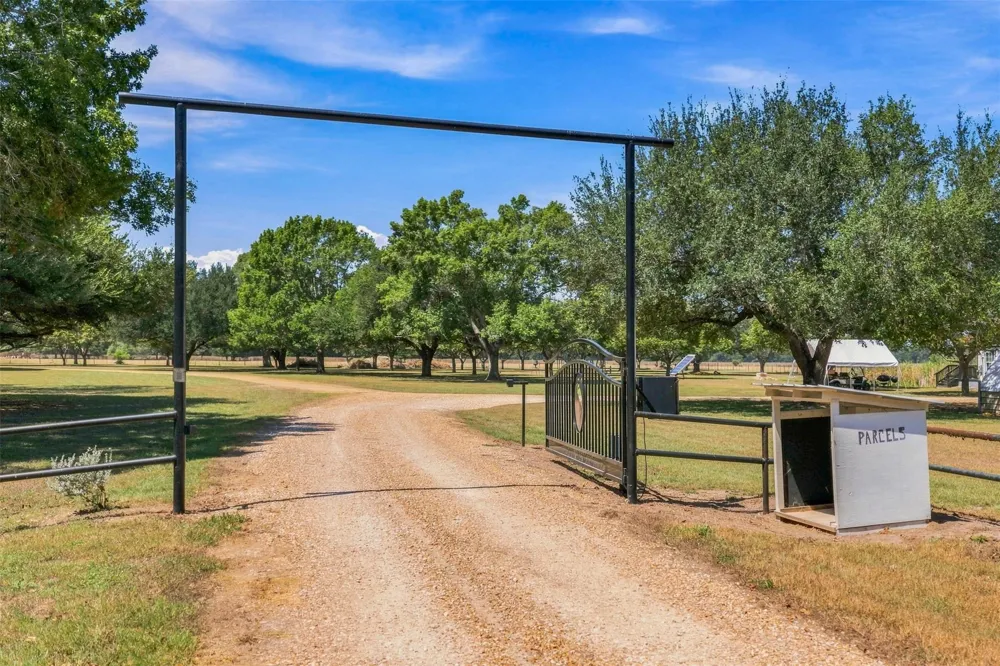 2840 Riverwood Road Gonzales, TX 78629