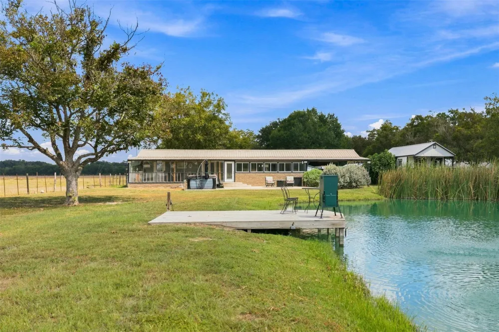 2840 Riverwood Road Gonzales, TX 78629