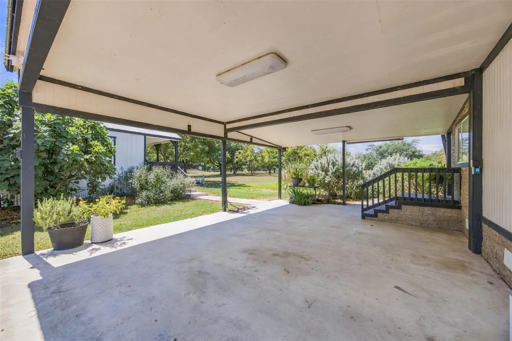 2840 Riverwood Road Gonzales, TX 78629