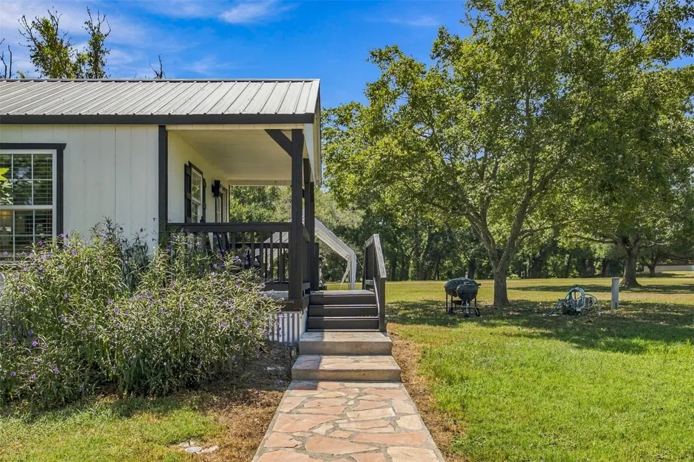 2840 Riverwood Road Gonzales, TX 78629