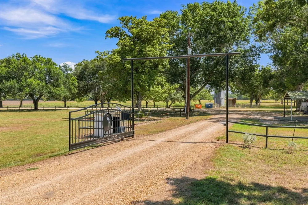 2840 Riverwood Road Gonzales, TX 78629