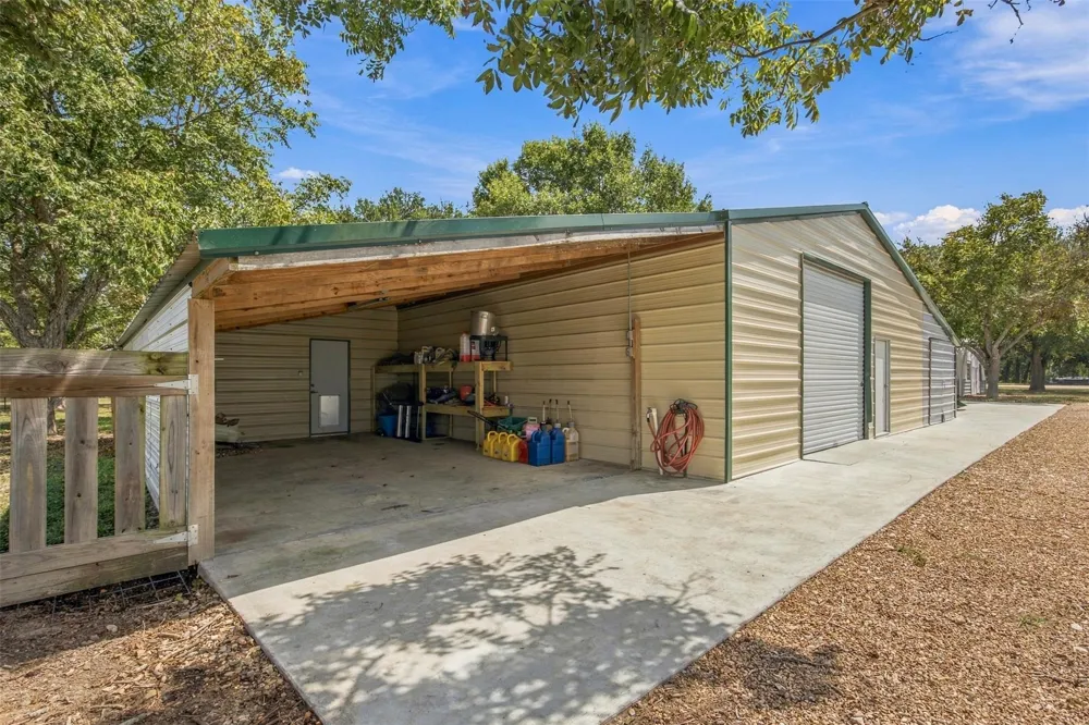 2840 Riverwood Road Gonzales, TX 78629