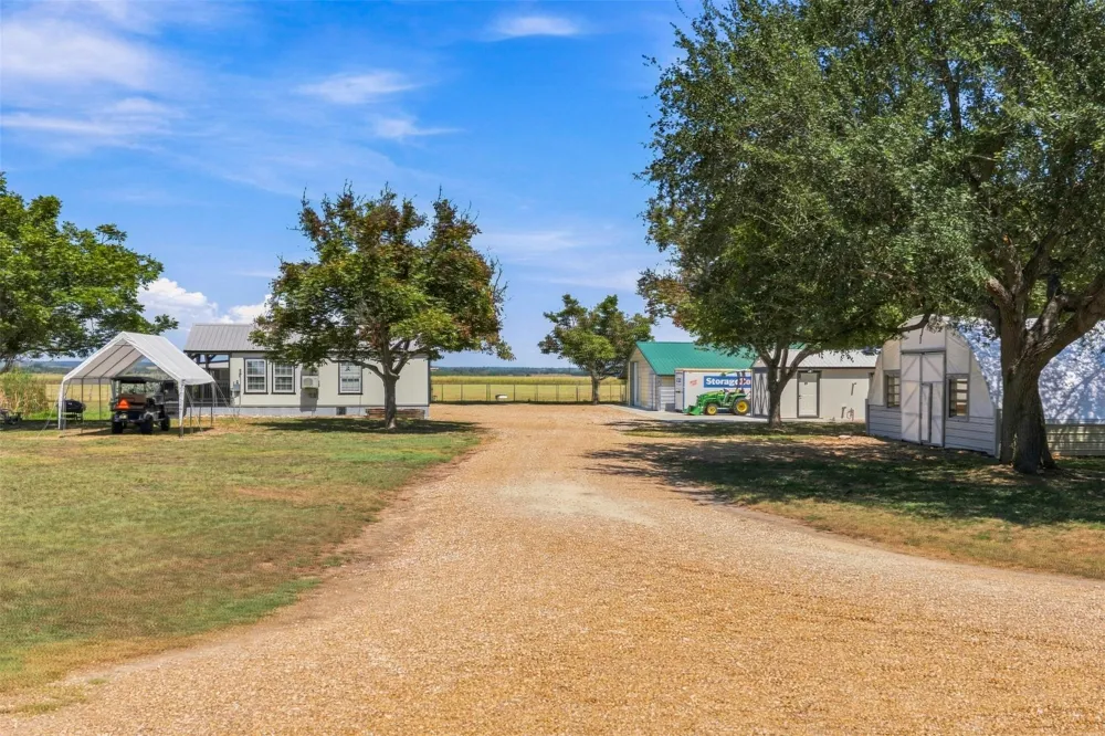 2840 Riverwood Road Gonzales, TX 78629
