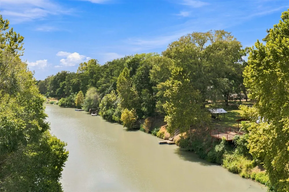 2840 Riverwood Road Gonzales, TX 78629