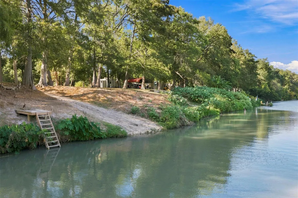 2840 Riverwood Road Gonzales, TX 78629