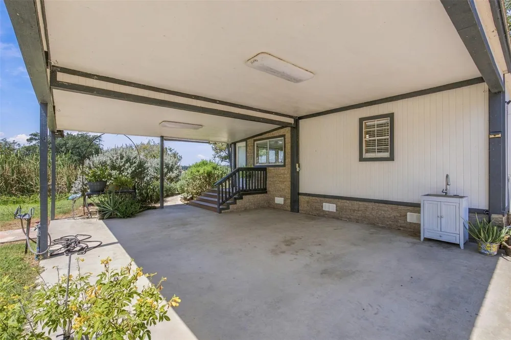 2840 Riverwood Road Gonzales, TX 78629