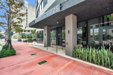 225 Miami Ave #2208