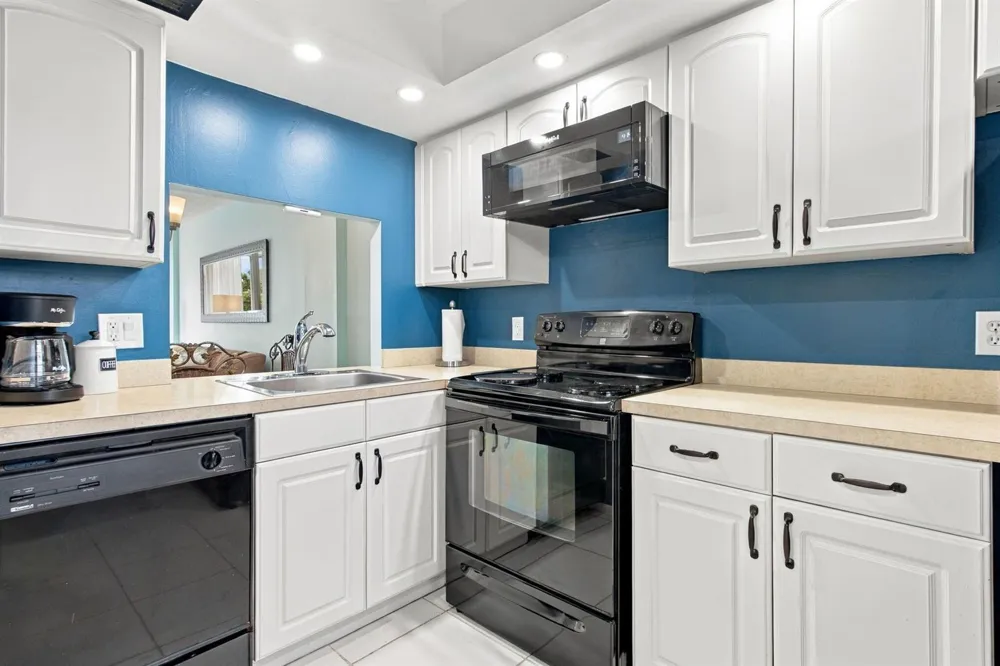 113 ROYAL PARK DRIVE #4E Oakland Park, FL 33309