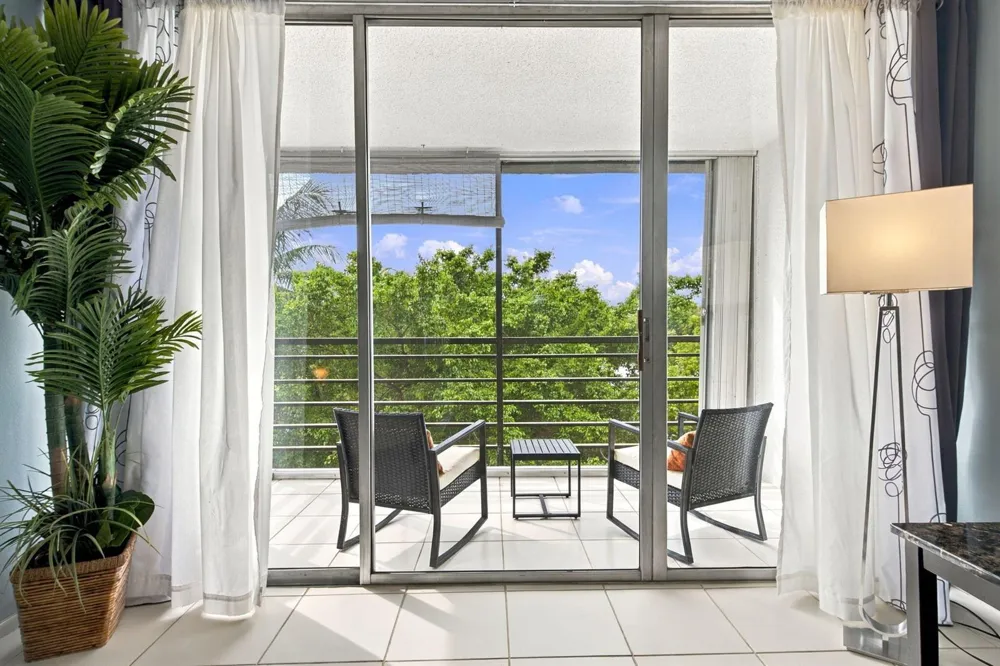 113 ROYAL PARK DRIVE #4E Oakland Park, FL 33309