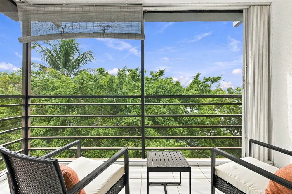 113 ROYAL PARK DRIVE #4E Oakland Park, FL 33309