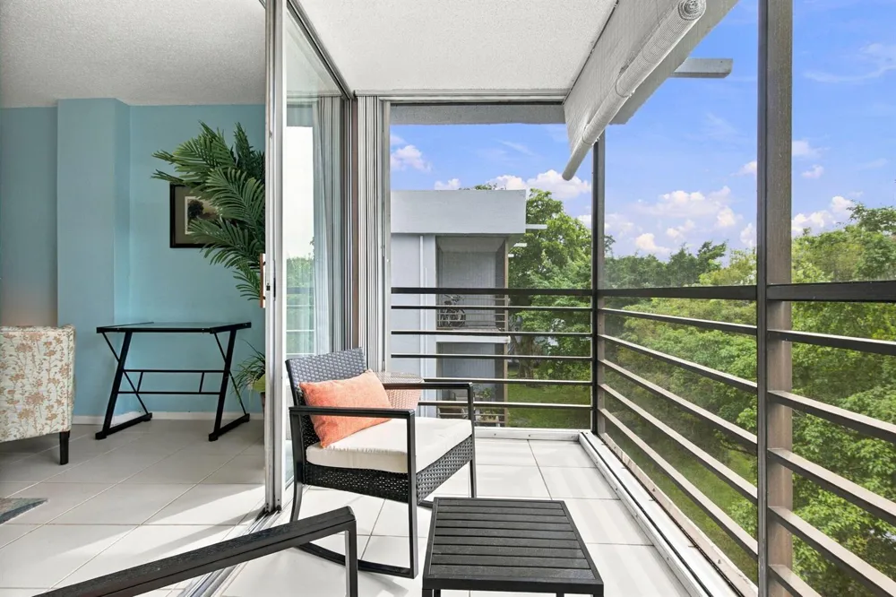 113 ROYAL PARK DRIVE #4E Oakland Park, FL 33309