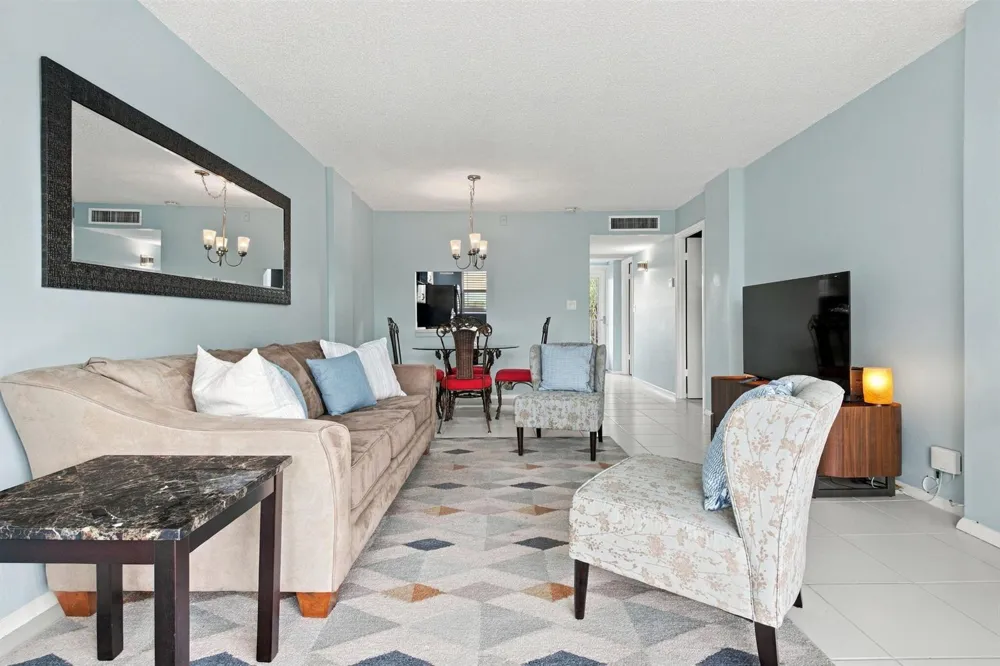 113 ROYAL PARK DRIVE #4E Oakland Park, FL 33309