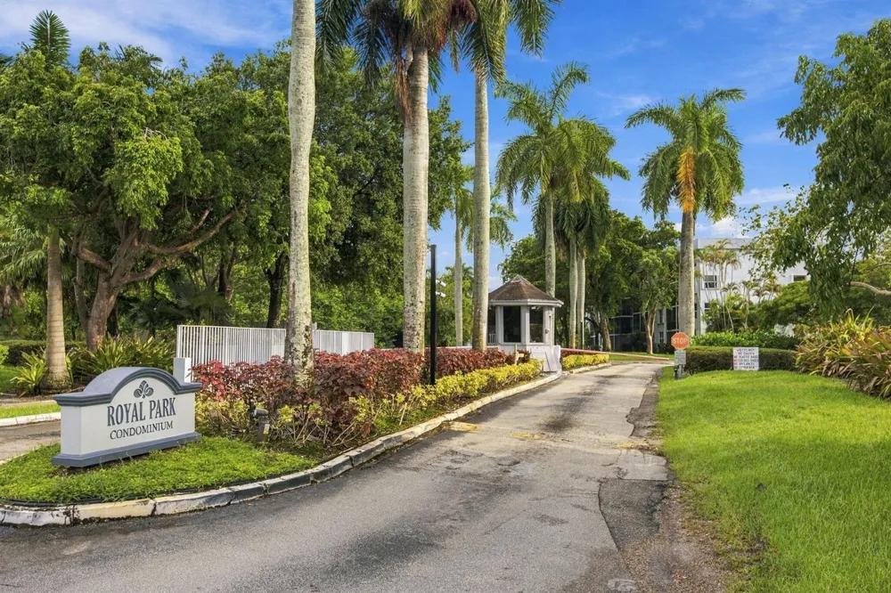 113 ROYAL PARK DRIVE #4E Oakland Park, FL 33309