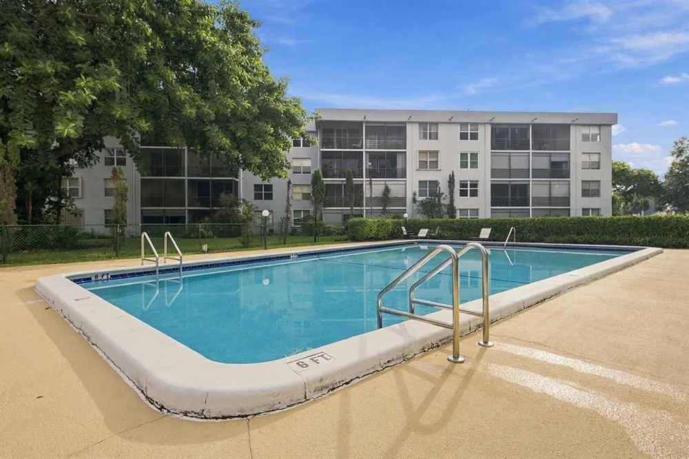 113 ROYAL PARK DRIVE #4E Oakland Park, FL 33309