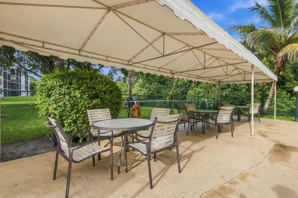 113 ROYAL PARK DRIVE #4E Oakland Park, FL 33309