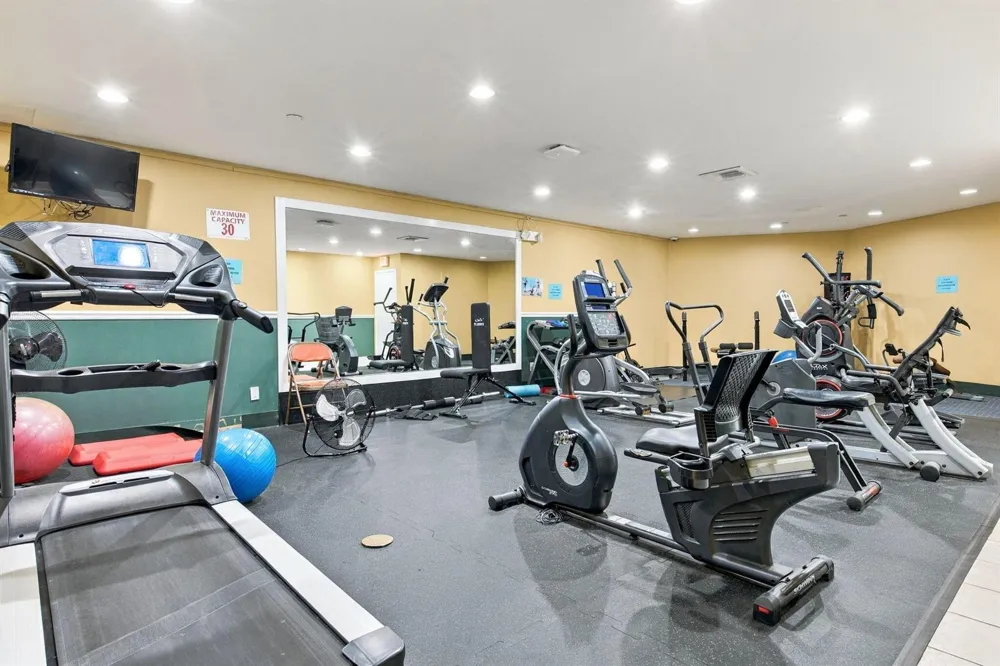 113 ROYAL PARK DRIVE #4E Oakland Park, FL 33309
