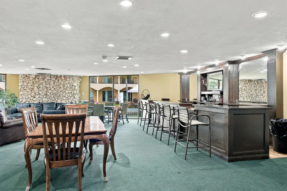 113 ROYAL PARK DRIVE #4E Oakland Park, FL 33309