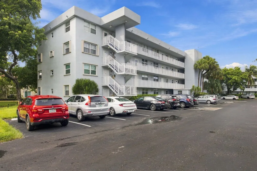 113 ROYAL PARK DRIVE #4E Oakland Park, FL 33309