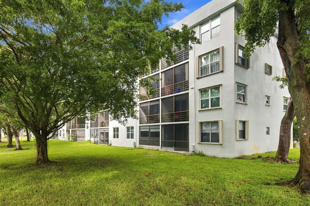113 ROYAL PARK DRIVE #4E Oakland Park, FL 33309