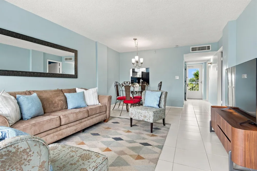 113 ROYAL PARK DRIVE #4E Oakland Park, FL 33309