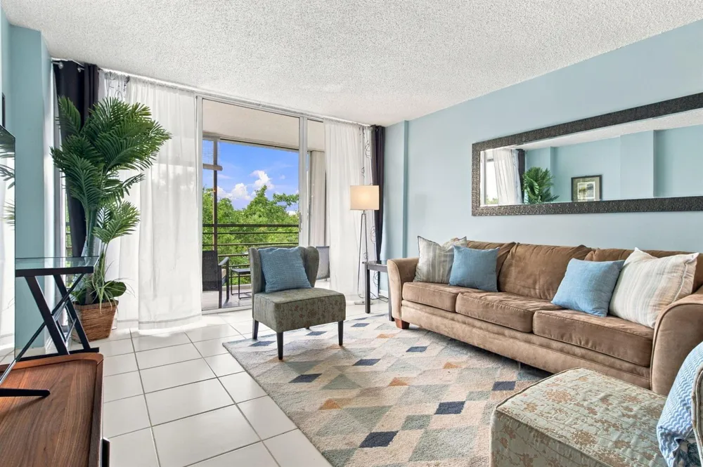 113 ROYAL PARK DRIVE #4E Oakland Park, FL 33309