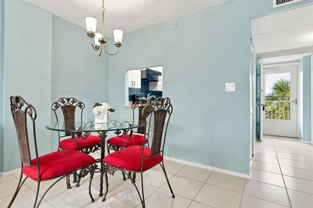 113 ROYAL PARK DRIVE #4E Oakland Park, FL 33309