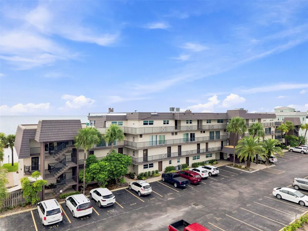 60 GULF BOULEVARD #402 Indian Rocks Beach, FL 33785