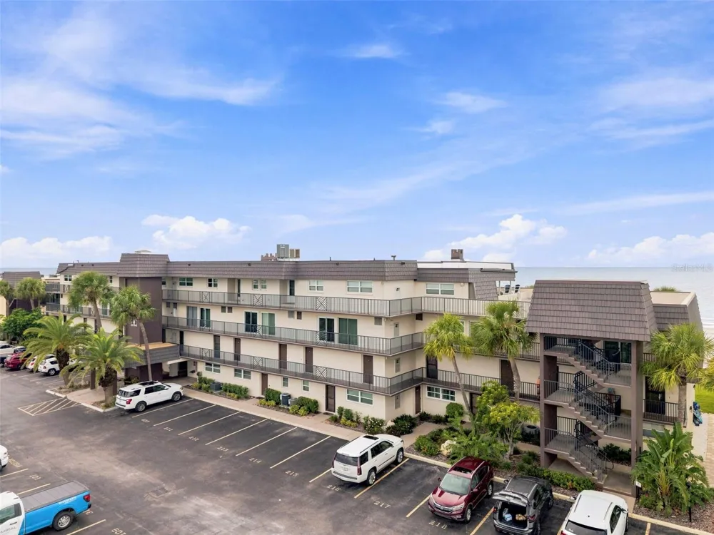60 GULF BOULEVARD #402 Indian Rocks Beach, FL 33785
