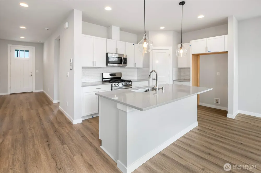592 SW 97th Street #2 Seattle, WA 98106