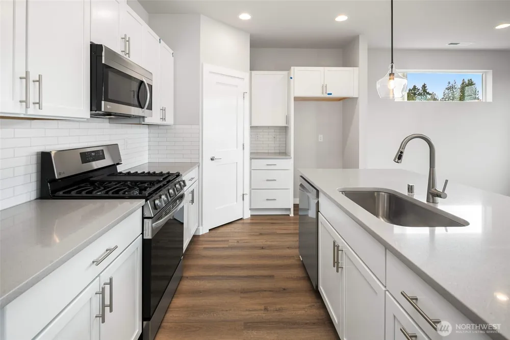 592 SW 97th Street #2 Seattle, WA 98106