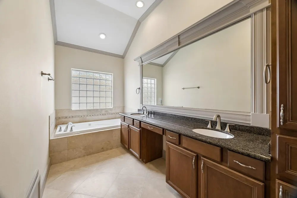 6304 Prague Street Houston, TX 77007
