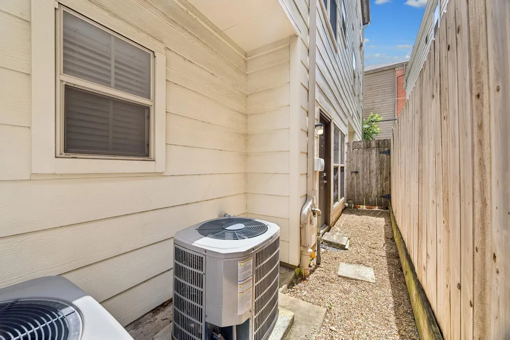 6304 Prague Street Houston, TX 77007