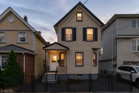 352 Forest St