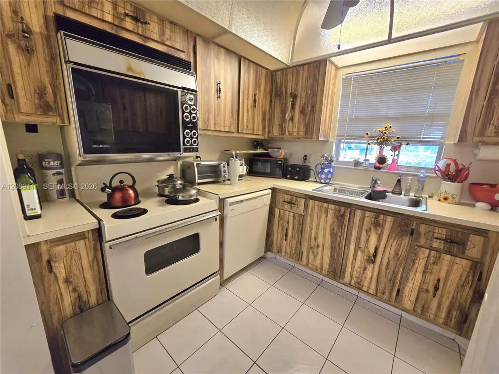 5162 Lakefront Blvd #D Delray Beach, FL 33484