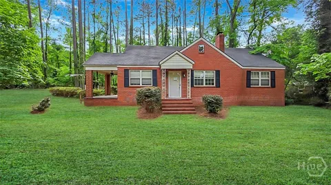 819 Hillcrest Drive