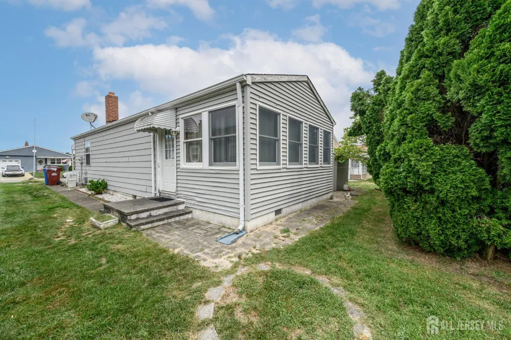 8 Lumsden Court Toms River, NJ 08757