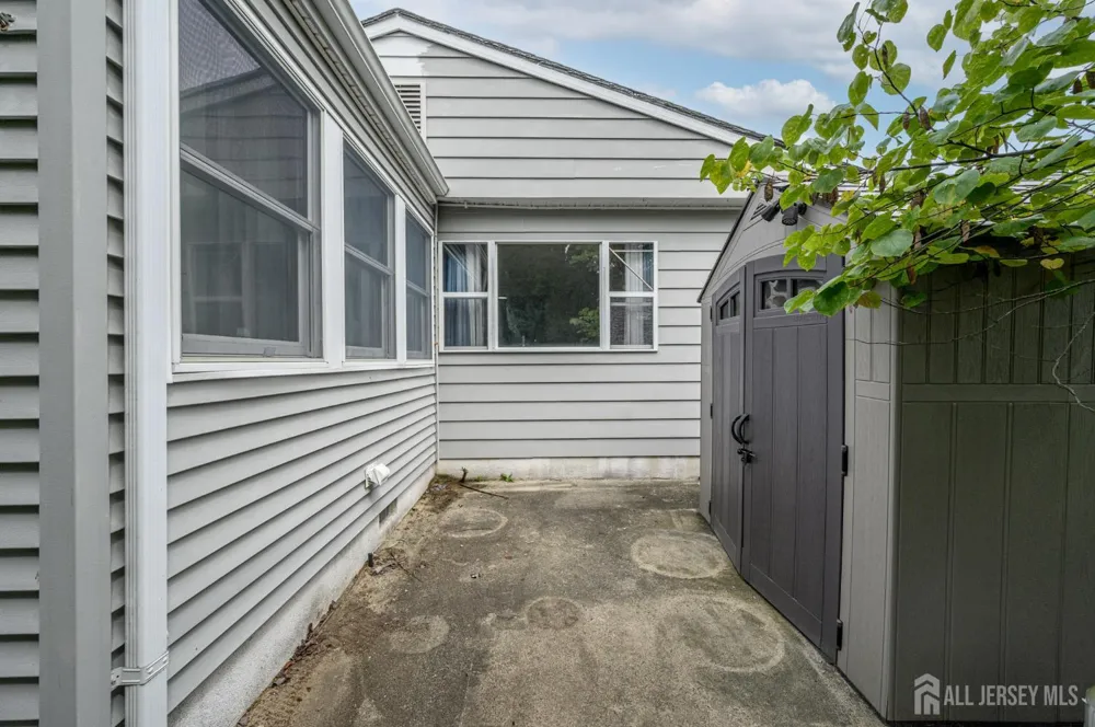 8 Lumsden Court Toms River, NJ 08757
