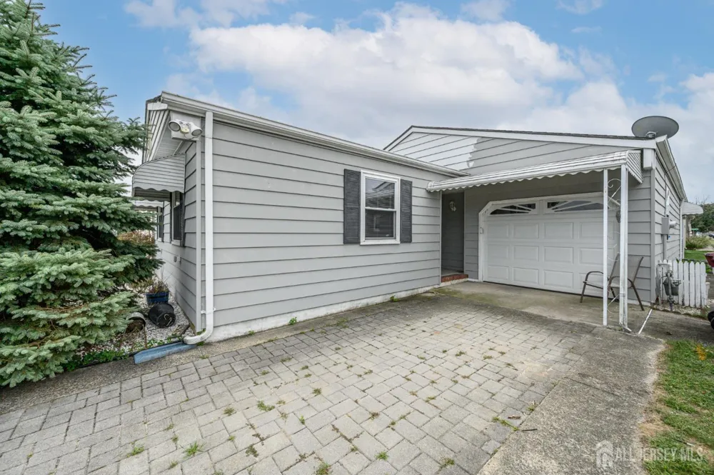 8 Lumsden Court Toms River, NJ 08757