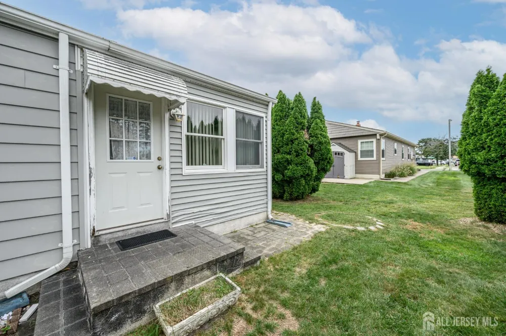 8 Lumsden Court Toms River, NJ 08757