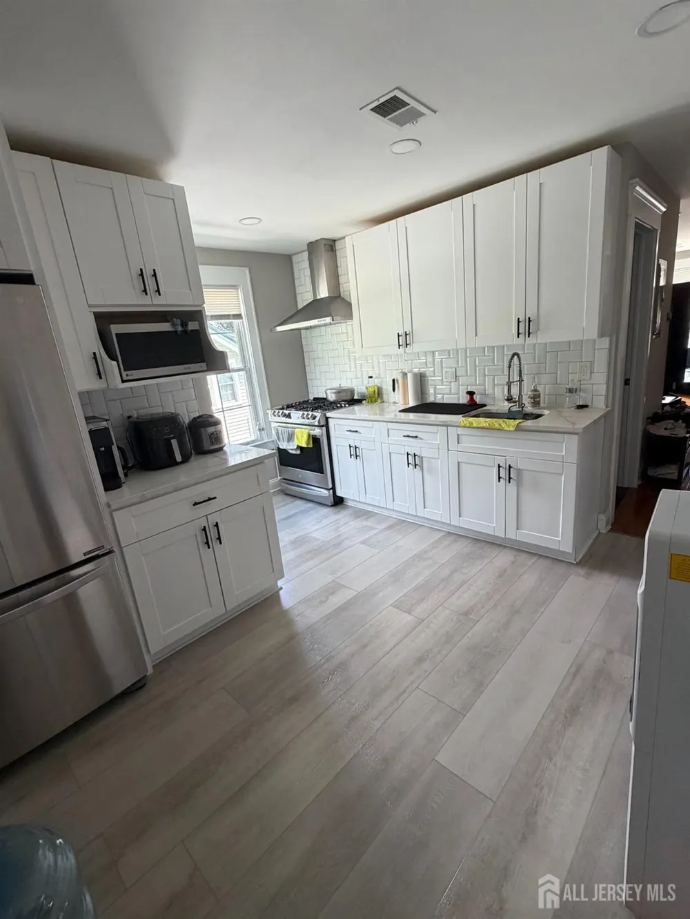 415 E 3RD AVENUE #2R Roselle, NJ 07203